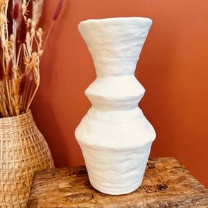 Vase en céramique blanche organique -