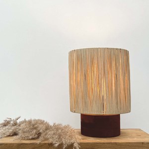 Lampe à poser terracotta et raphia