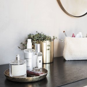 Plateau rond en aluminium avec motif