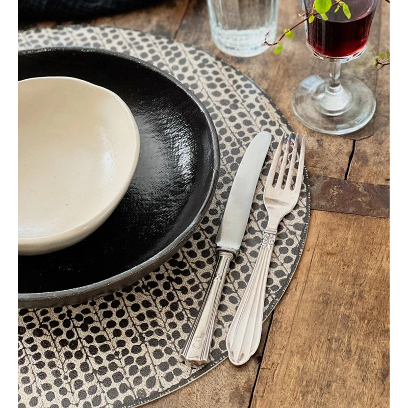 Set de table vinyle rond noir beija flor poppy