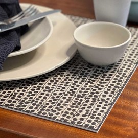 Set de table en vinyle souple beija flor poppy coloris noir