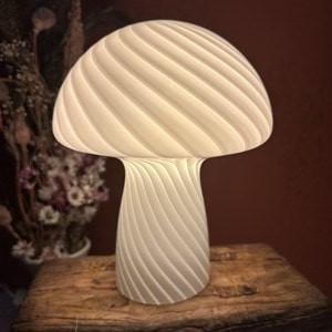 Lampe de chevet en verre effet spirale