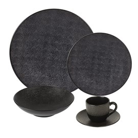 Lot d'assiettes et ses tasses à thé avec