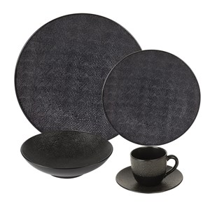 Service d'assiettes et ses tasses à thé