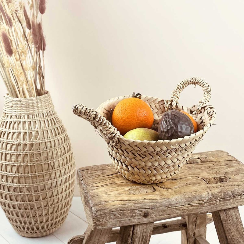 Petit panier fait à la main en feuilles