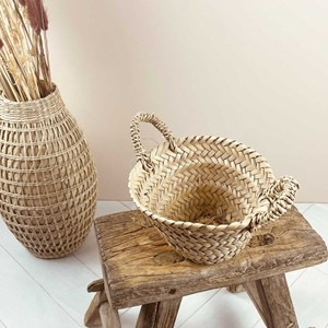 Petit panier fait à la main en feuilles