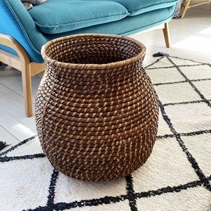 Panier rigide en rotin marron tressé pour cache pot ou rangement