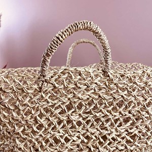 Panier en corde ajourée fait à la main