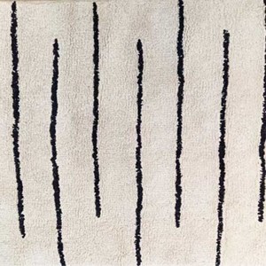 Tapis écru et motif noir style berbère