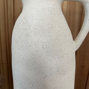 Vase ou pichet en céramique beige
