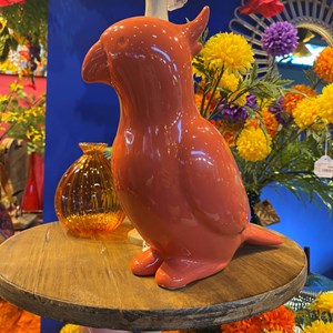 Décoration à poser cacatoès en céramique rose orangé