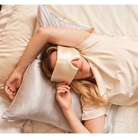 Masque de nuit bandeau en soie champagne