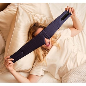 Masque de nuit bandeau en soie bleu nuit