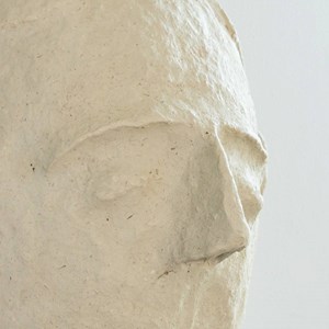 Masque ovale en papier mâché