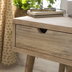 Table de chevet en bois de sapin