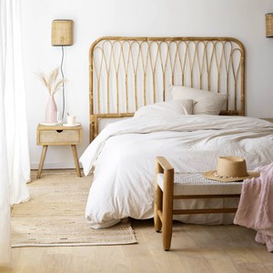 Table de chevet en bois de sapin