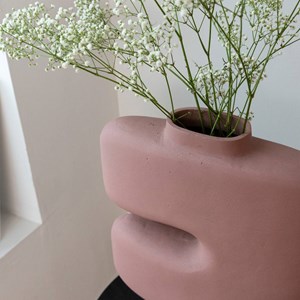 Grand vase rose en aluminium