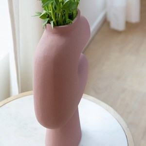 Petit vase rose en aluminium