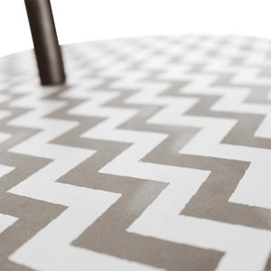 Bout de canapé motifs graphiques