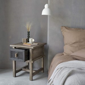 Table de chevet en pin massif recyclé