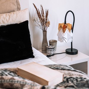 Lampe de table kikyo avec pied flexible et petit abat-jour en papier