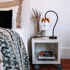 Lampe de table kikyo avec pied flexible et petit abat-jour en papier