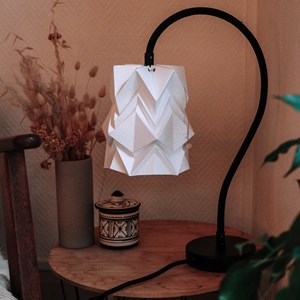 Lampe de table kikyo avec pied flexible et petit abat-jour en papier