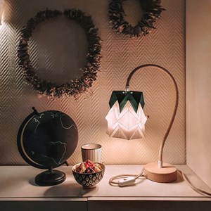 Lampe de table kikyo avec pied flexible et petit abat-jour en papier