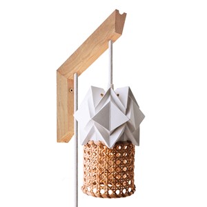 Applique murale en bois et petite suspension en papier et cannage