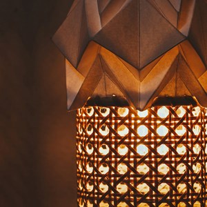Petite suspension ori en origami et cannage