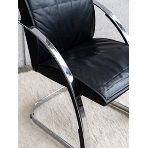 Jakob, le fauteuil en cuir n°76