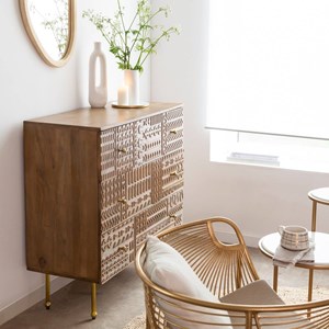 Commode en bois de manguier sculpté