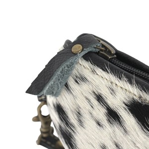 Pochette en cuir et peau de vache