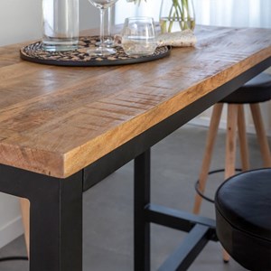 Table haute en bois de manguier et métal