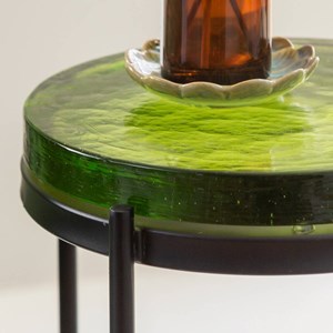 Bout de canapé plateau en verre vert