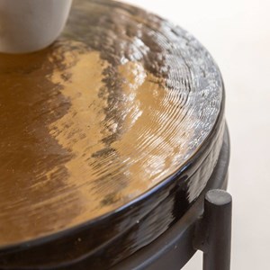 Bout de canapé plateau en verre fumé