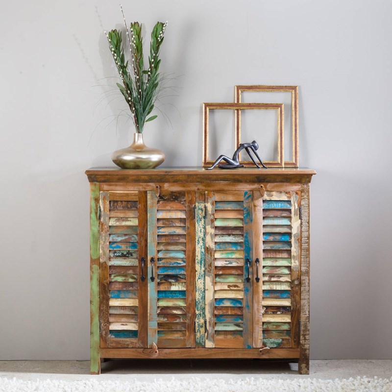 Petit buffet à lattes en bois coloré