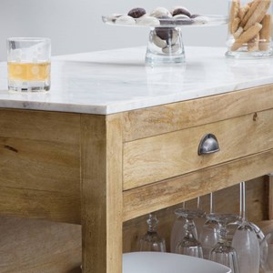 Ilot central en bois et marbre