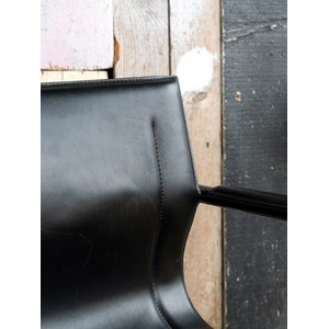 Jakob, le fauteuil en métal n°96