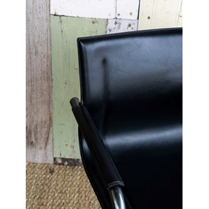 Jakob, le fauteuil en métal n°96