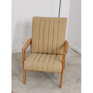 Jakob, le fauteuil en bois n°94
