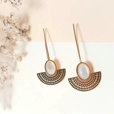Boucles azteque longue nacre blanche