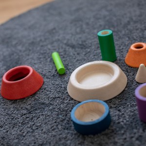 Pyramide à empiler et à encastrer