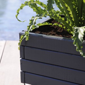 Bac à fleurs carré en bois first