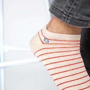 Socquettes à fines rayures beige