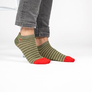 Socquettes à fines rayures kaki et beige