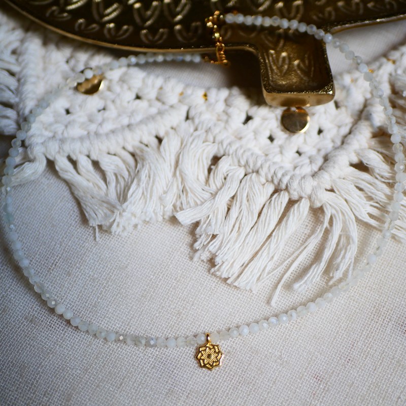 Collier pierre de lune aboli