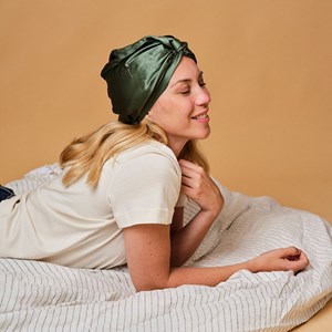 Turban en soie vert sauge 19 mo