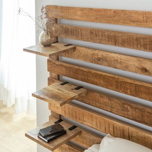 Tête de lit en bois avec étagère