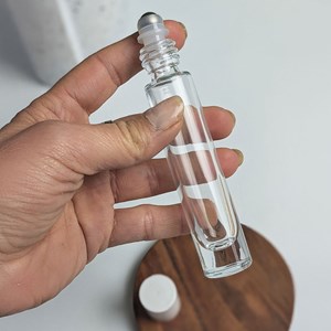 Roll-on en verre transparent et bille in